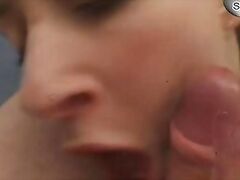 Deutsche Hausfrau vom Nachbarn benutzt